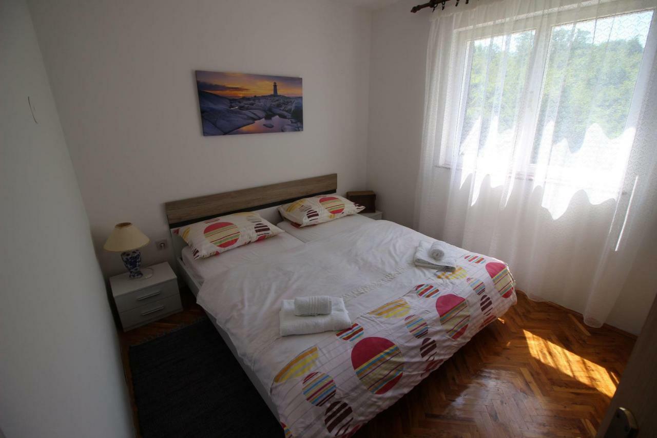 Apartment Arnie Njivice Esterno foto